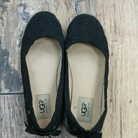 UGG Australia Girls K Tassy Eyelet Flat Slip On Shoes 1004022K Size 3 Black - Picture 3 of 7